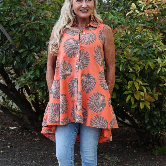 NWT Tropical Sunset Orange Sleeveless Palm Leaf Button Front High Low Top - Picture 3 of 7